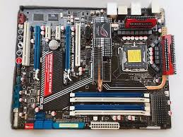 ASUS Rampage Extreme LGA775 2xPCI-E+2xGbLAN+1394 SATA RAID ATX 4DDR3